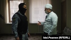 Судья сорвал карнавал: татарстанцам, оспаривавшим QR-коды, велели раздеться