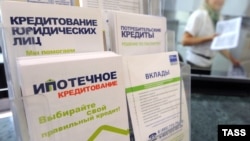 Уровень долговой нагрузки населения России по отношению к текущим его доходам уже на четверть превышает этот показатель в США