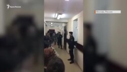 Українських моряків у суді зустрічали оплесками (відео) Українських моряків у суді зустрічали оплесками (відео)