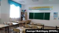 Дежурный педагог в гимназии № 67 в Нур-Султане. 27 августа 2020 года.
