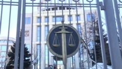 Алексей Навальный пришел в Мосгорсуд на рассмотрение апелляции по делу "Ив Роше" Алексей Навальный пришел в Мосгорсуд на рассмотрение апелляции по делу "Ив Роше"
