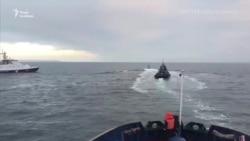 Російське судно таранить українське в Чорному морі (відео) Російське судно таранить українське в Чорному морі (відео)