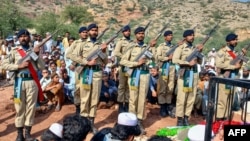گارد تشریفات ارتش پاکستان در مراسم تشییع جنازه یکی از پرسنل شبه نظامی سپاه مرزی که در درگیریها با افغانستان کشته شد