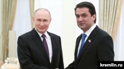 Владимир Путин, президенти Русия бо Рустами Эмомалӣ