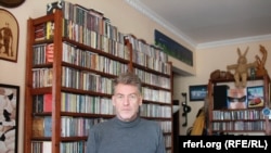Outspoken Russian rock critic Artemy Troitsky in his Moscow apartment