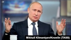 Владимир Путин во время прямой линии, 7 июня 2018 года