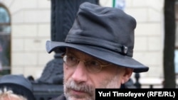 Борис Акунин на митинге в поддержку юриста ЮКОСа Светланы Бахминой, 13 октября 2008