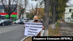Ирина Милушкина - мать арестованного по подозрению в сбыте наркотиков и поджогах активиста "Открытой России" Артема Милушкина. Архивное фото