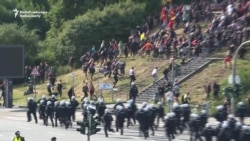 Разгон демонстрантов в Гамбурге во время G20 (видео) Разгон демонстрантов в Гамбурге во время G20 (видео)