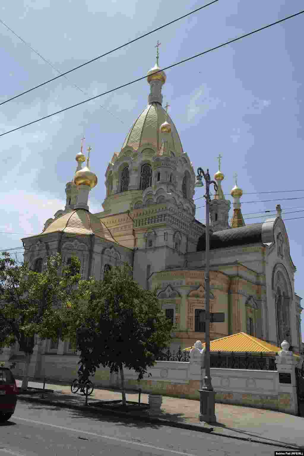 Покровский собор – православный храм, построенный в 1905 году