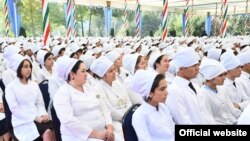 Акс аз соли 2018. Вохӯрии раиси ҷумҳурии Тоҷикистон бо устодону донишҷӯёни Донишгоҳи тиббӣ
