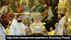 Епископ Флавиан (Митрофанов) (слева) и патриарх Кирилл. Рукоположение в епископы.