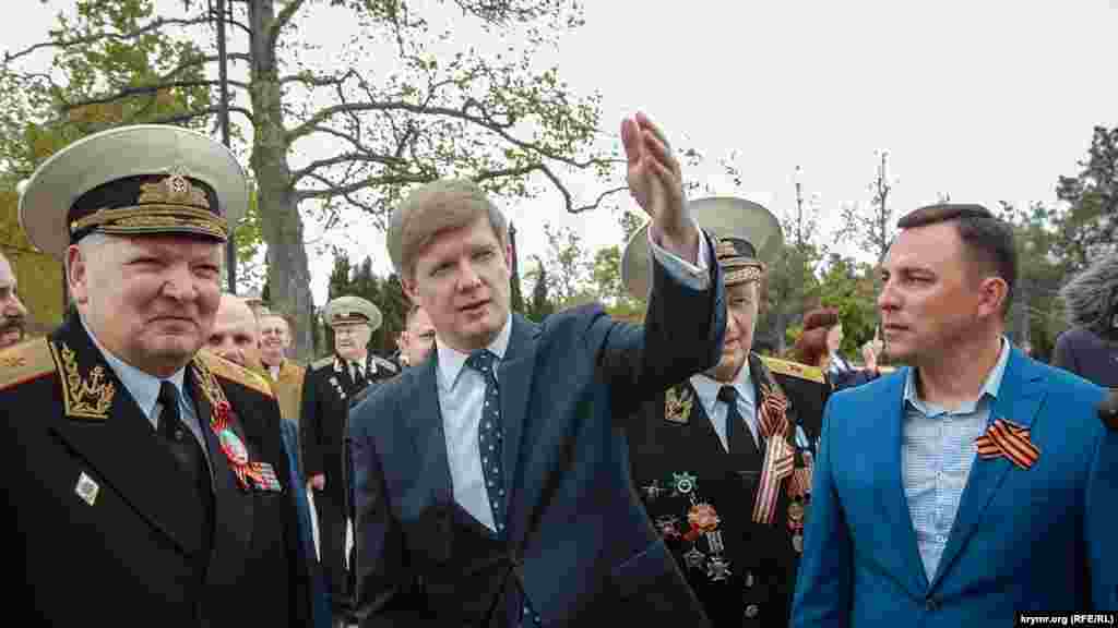 Заместитель российского губернатора Севастополя по вопросам социально-экономического развития Илья Пономарев рассказывает о реконструкции парка