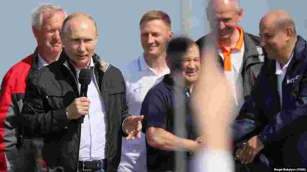 Украинская сторона вышла из договора с Россией о строительстве моста в 2014 году – после аннексии Крыма
