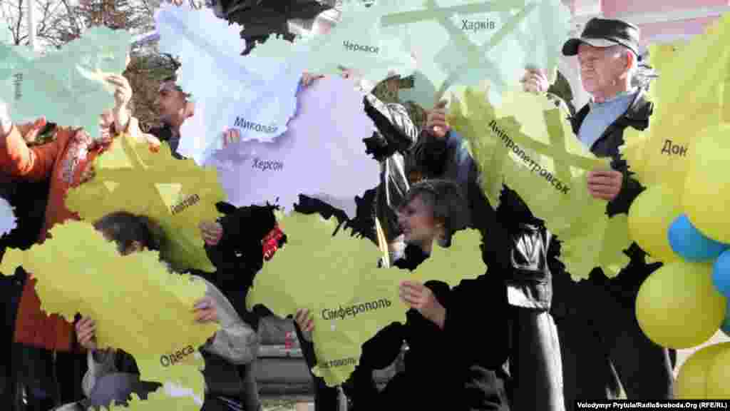 22 января 2013 года. К традиционному праздничному митингу, организованному «Украинской громадой Крыма», в котором приняли участие и ветераны крымскотатарского национального движения, присоединилась симферопольская молодежь