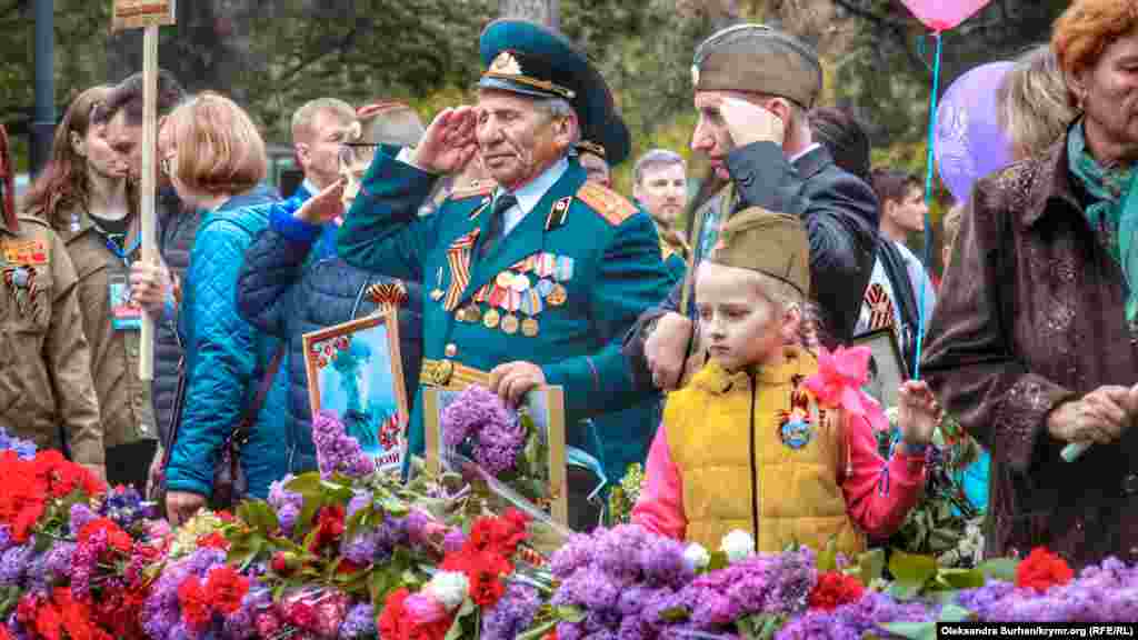 9 травня 2019, Сімферополь. Біля «вічного вогню» в міському парку імені Гагаріна