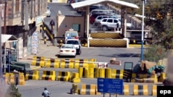 КПП у въезда в посольство США в Йемене
