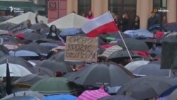 «Чорний протест» у Польщі: жінки мітингували проти заборони абортів (відео) «Чорний протест» у Польщі: жінки мітингували проти заборони абортів (відео)