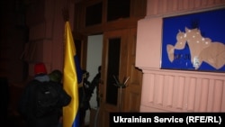 Захват активистами Евромайдана здания министерства юстиции в Киеве