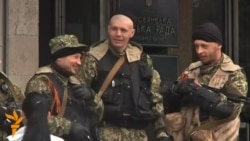 Armed Separatists Hold Grip On Government Building In Slovyansk As Kyiv Deadline Passes Armed Separatists Hold Grip On Government Building In Slovyansk As Kyiv Deadline Passes