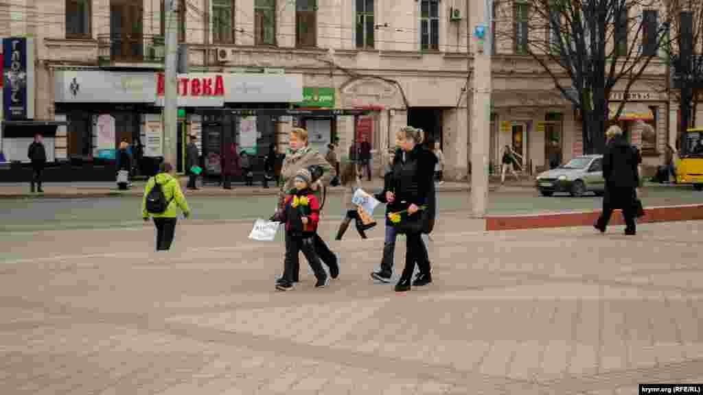 Пожар в ТЦ начался в четыре часа дня на последнем этаже здания – там, где расположен кинотеатр и детский развлекательный центр