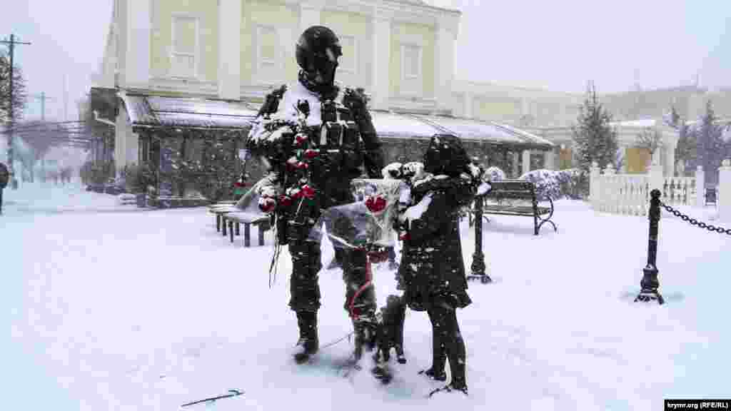 Памятник «вежливым людям»