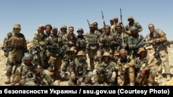 Сайт службы безопасности Украины позиционирует этот снимок как "российские наемники из ЧВК Вагнера"