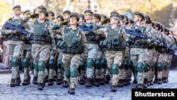 Говорити про масштаби такого явища, як сексуальне домагання, в армії складно, але воно існує.