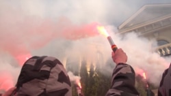 «Нацкорпус» та «Нацдружини» вдруге пікетували будинок Гладковського – відео «Нацкорпус» та «Нацдружини» вдруге пікетували будинок Гладковського – відео