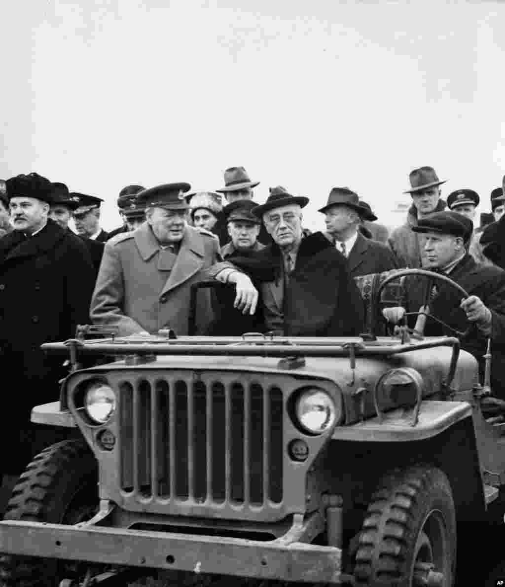 3 лютого 1945 року один за одним у Саках приземлилися літаки президента США Рузвельта і прем'єр-міністра Великої Британії Черчилля. Прибулі поснідали в підготовлених господарями шатрах і рушили на Південне узбережжя Криму.   «Коли ми перетнули гори і спустилися до Чорного моря, ми раптом відчули тепло, яскраве сонячне світло. Клімат тут дуже м'який», – писав Черчилль.   Йосип Сталін прибув на конференцію 1 лютого спецпотягом з Москви до Сімферополя. Того ж дня він вирушив до Ялти, звідки надіслав Черчиллю коротку радіограму: «Я вже на місці»