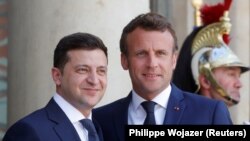 French President Emmanuel Macron (right) meets Ukrainian President Volodymyr Zelenskiy at the Elysee Palace in Paris on June 17.