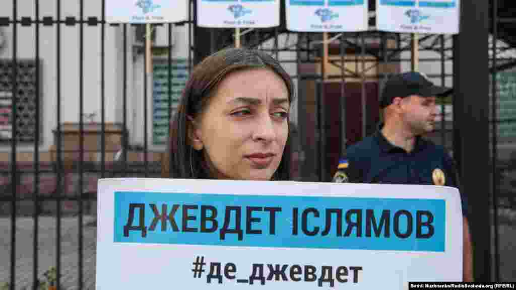 Джевдет Ислямов был похищен в сентябре 2014 года в Белогорске вместе с сыном крымскотатарского активиста Абдурешита Джеппарова Ислямом. На момент исчезновения ему было 22 года