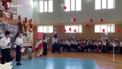 День знаний на юге: запрет на визит родителей и марш под "Я русский"
 День знаний на юге: запрет на визит родителей и марш под "Я русский"