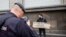Активист и бывший глава штаба Бориса Надеждина Дмитрий Кисиев у Госдумы РФ во время одиночного пикета против штрафов за поиск "экстремистских" материалов в сети, Москва, Россия, 22 июля 2025 года. REUTERS/Юлия Морозова