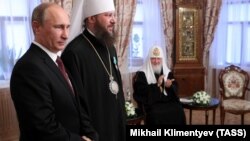 Президент РФ Владимир Путин с митрополитом УПЦ МП Антонием на встрече в Киеве, 27 июля 2013 года