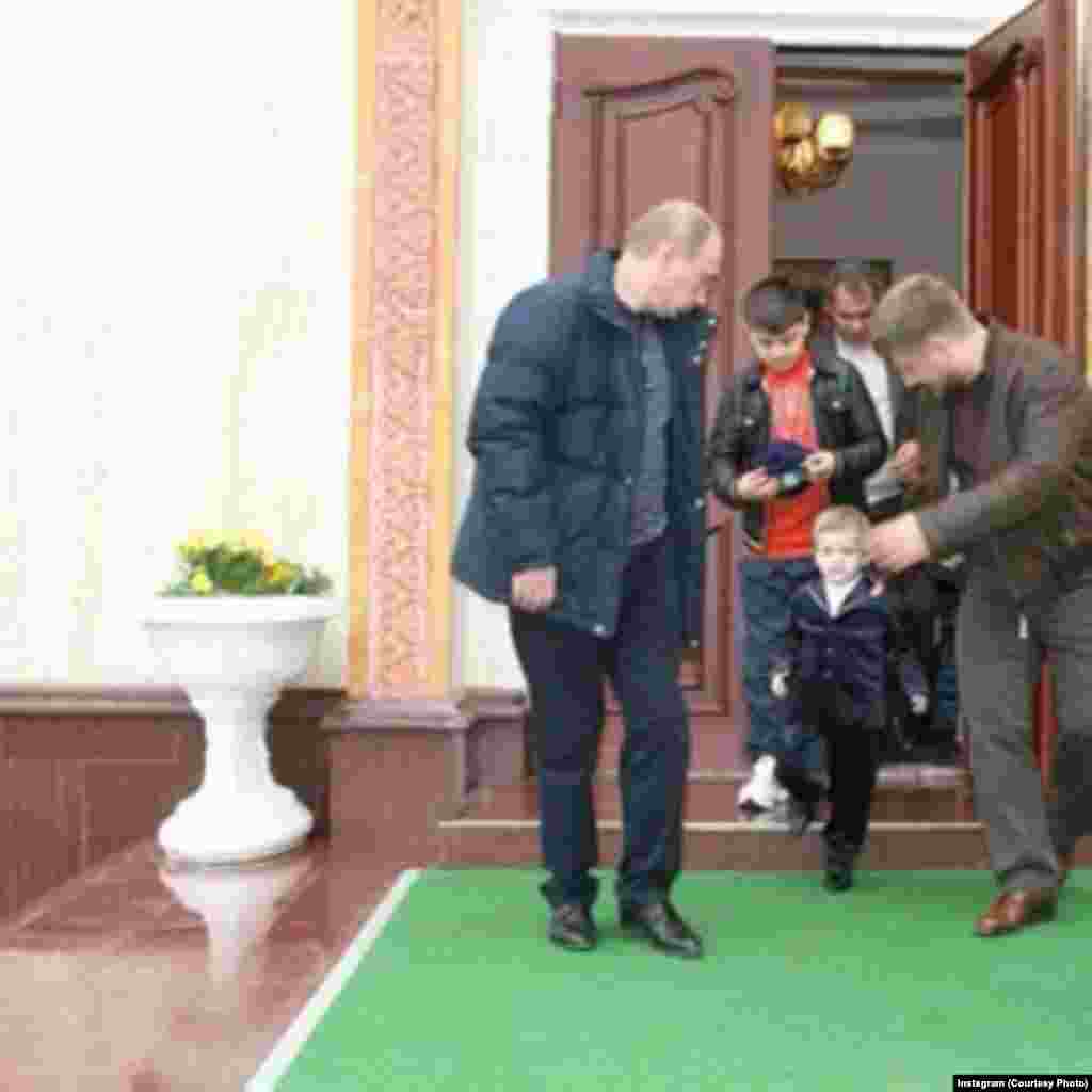 Россиялъул президент Владимир Путин  Рамзан Къадировасул рокъов, Хоси-Юрт 