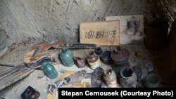 Личные вещи заключенных лагерей "мертвой дороги". Фото Штепана Черноушека