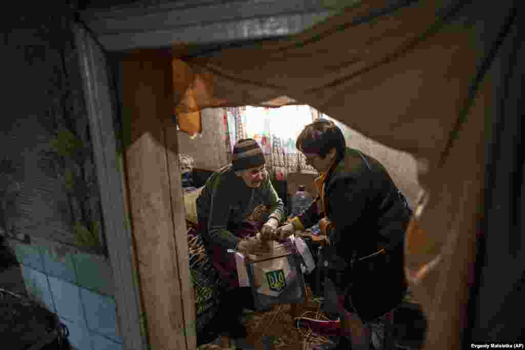 An elderly woman casts her ballot at home in Maryinka, eastern Ukraine. (AP/Evgeniy Maloletka)