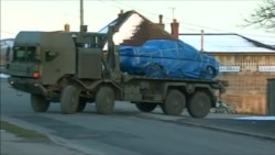 Полиция и военные эвакуировали автомобиль Юлии Скрипаль в Англии (видео) Полиция и военные эвакуировали автомобиль Юлии Скрипаль в Англии (видео)