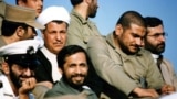 علی شمخانی همراه محسن رفیق‌دوست، کمال خرازی و علی صیادشیرازی در یکی از بازدیدهای اکبر هاشمی‌ رفسنجانی از جبهه‌های جنگ ایران و عراق در اواسط دههٔ ۶۰ خورشیدی