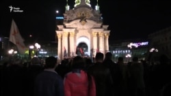Сторонники блокады Донбасса продолжили митинг под Администрацией президента (видео) Сторонники блокады Донбасса продолжили митинг под Администрацией президента (видео)