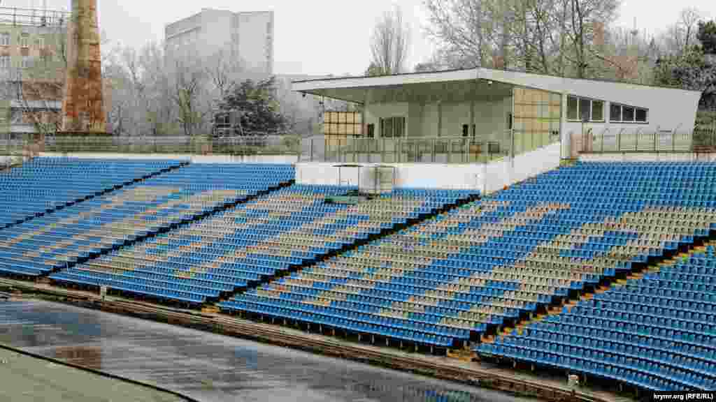Перший чемпіон Незалежної України 1992 року, сімферопольська «Таврія», проводила на цьому стадіоні домашні матчі в рамках чемпіонату України, Кубка країни і Єврокубків аж до травня 2014 року