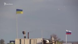 На админгранице с Крымом украинский флаг подняли над российским (видео) На админгранице с Крымом украинский флаг подняли над российским (видео)