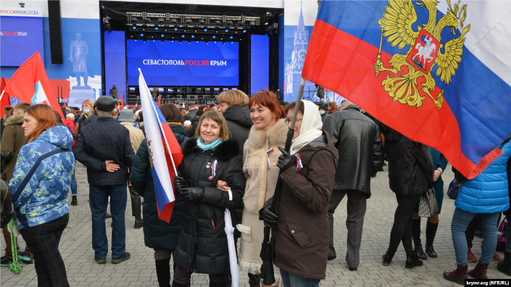 Попри пандемію, в Криму дозволили провести концерти 8 і 18 березня. Російська влада стверджує, що в Криму «втомилися від пандемії» коронавірусу і все частіше ігнорують заходи індивідуального захисту. Людей без масок, за їхніми словами, можна зустріти в торгових центрах і громадському транспорті, хоча режим підвищеної готовності на півострові продовжує діяти, а статистика захворюваності хоч і знизилася, але поки не стабільна