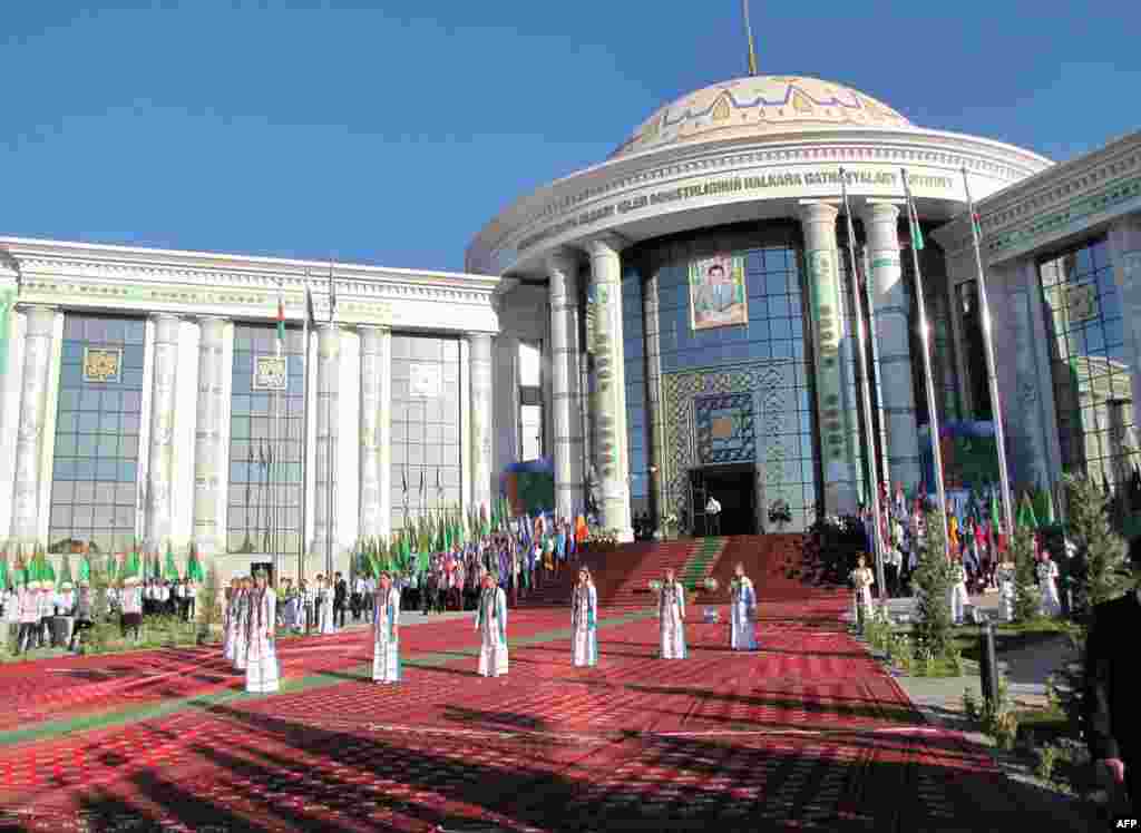 A new building is dedicated for the Ministry of Foreign Affairs' university in 2011.