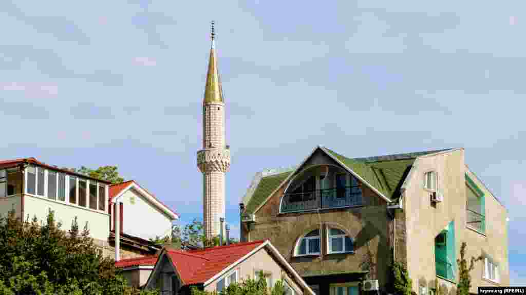 Единственная сохранившаяся в Алуште мечеть Юкъары Джами – местная достопримечательность и украшение южнобережного города