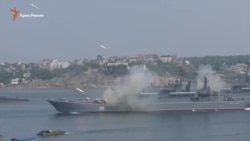 День ВМФ России в Севастополе: туристы недовольны (видео) День ВМФ России в Севастополе: туристы недовольны (видео)