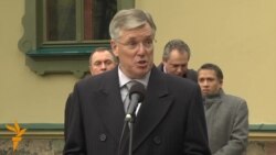 Адкрыцьцё мэмарыяльнай шыльды ў Лошыцы ў гонар паваеннай місіі ААН Адкрыцьцё мэмарыяльнай шыльды ў Лошыцы ў гонар паваеннай місіі ААН