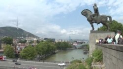 «Їмо хінкалі і насолоджуємося». Як туристи з Росії реагують на заборону польотів до Грузії (відео) «Їмо хінкалі і насолоджуємося». Як туристи з Росії реагують на заборону польотів до Грузії (відео)