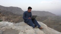 د جمرود ځیني ځوانان زده کړو لپاره د غره څوکې ته خېژي د جمرود ځیني ځوانان زده کړو لپاره د غره څوکې ته خېژي